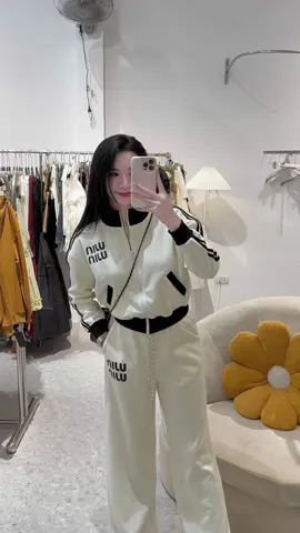 Dựa vào chính mình là tốt, mỗi tội mỏi vai gáy quá à 😅