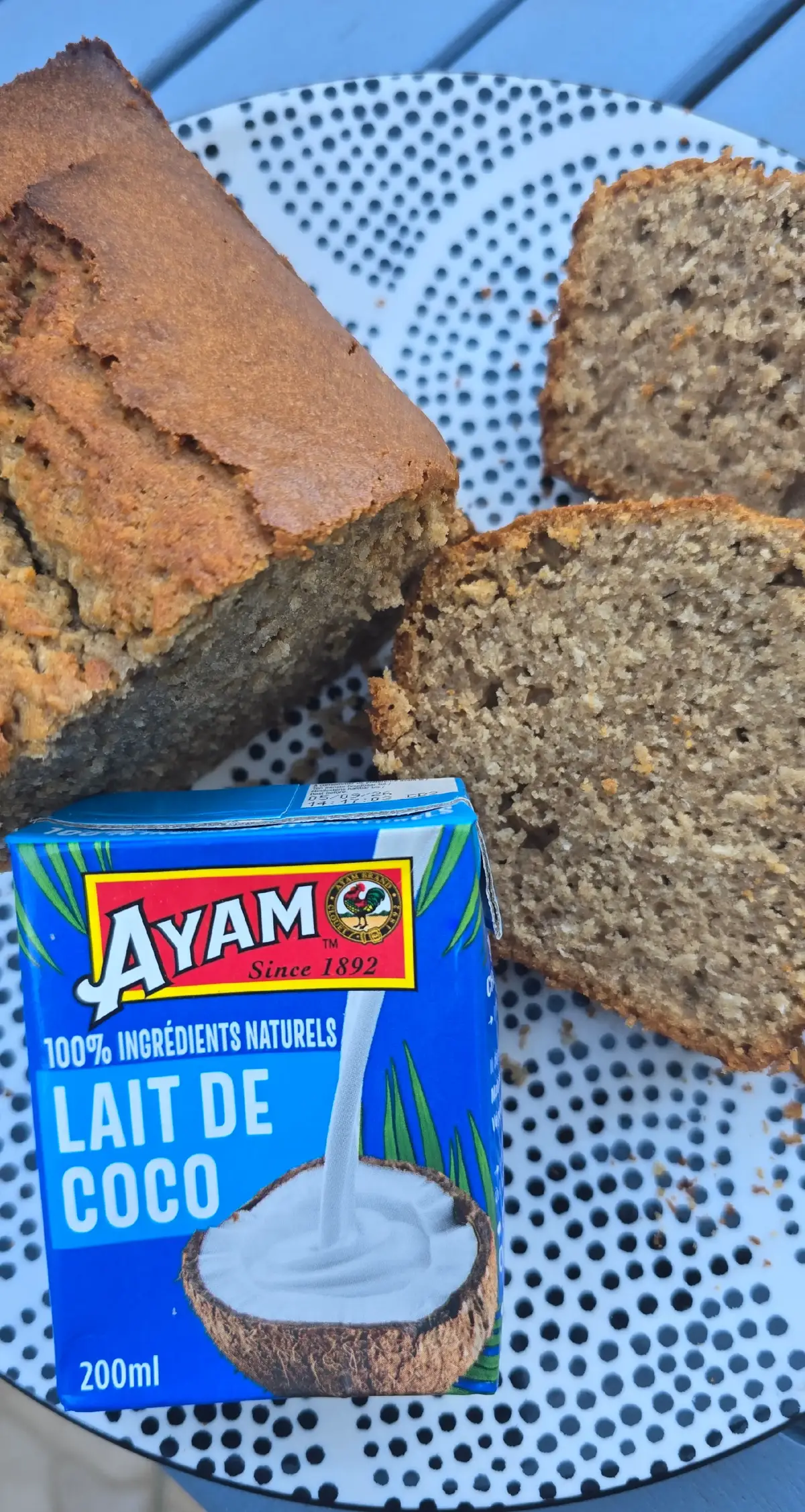 J'ai choisi de réaliser un cake avec une brique de 𝟮𝟬𝟬 𝗰𝗹 de lait de coco @AYAM™ France  . 🥥🥥🥥 Mais avec également 150 g de farine blanche, 50 g de farine de drèche blonde, 50 g de noix de coco rapée, 160 g de sucre en poudre, 3 oeufs, 100 g de beurre fondu, 1 pincée de sel et 1/2 sachet de levure chimique. #collaborationcommerciale #sampleo #coco #ayamfrance 