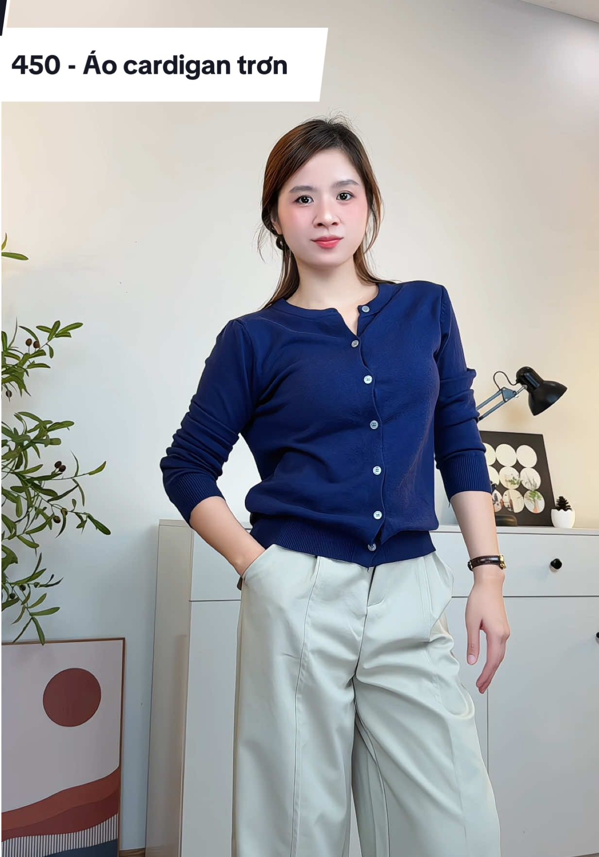 Áo cardigan trơn dễ phối lắm chị em.. len mềm mịn mặc siêu thích nha #kathyphuong #OOTD #aolendetkim #cardigan 