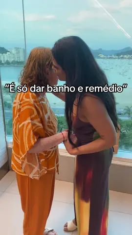 Tem gente que acha que ser cuidadora é só dar banho, remédio e comida… mal sabem eles que eu também varro parede, conserto móvel imaginário e tapo buraco que só a Maria Emília vê #alzheimer #idosos #cuidadocomamor 