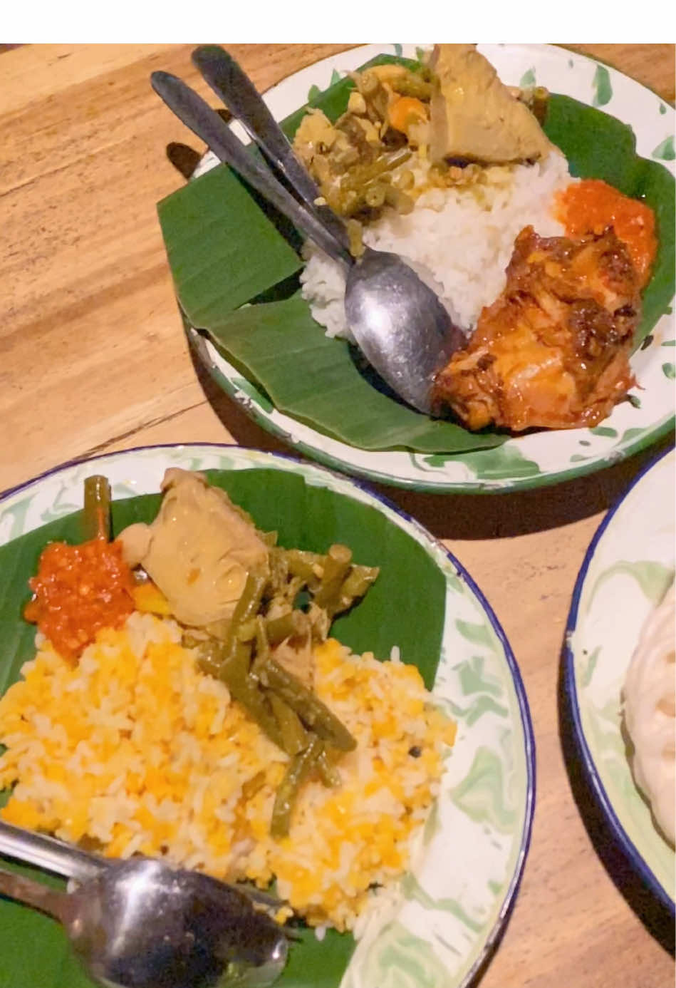 Makanan ala perdesaan yang slalu ramai pengunjung dari manapun asalnya  🏠@Pawon Mak Gomah  #kediri24jam #kedirikuliner #pawonmakgomah #fyp #kediri 