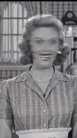 The floor’s clean, the vibe’s dirty. #TechnoVibes #EverydayRituals #Housework #cleananddance 