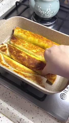 شاورما دجاج اطيب من المطاعم وياهه ثومية المطاعم بالضبط التتبيلة :- لكل كيلو صدر دجاج كوب لبن ربع كوب خل أبيض ربع كوب دبس رمان عصير ليمونتين برش ليمون ه سن ثوم مهروس ملعقة اكل معجون طماطه البهارات:- بهار شاورما فلفل اسود ماجي بابريكا بصل مطحون ثوم مطحون كاري زنجبیل ثوميه:- تماما كوب ماء مع ملعقتين طعام نشاء على النار لحد ميثخن ونتركه يبرد اضيفه بعد ما يبرد ملعقتين طعام لبن سن ثوم واحد نكهة ثوم قويه خلو ثنين ملعقة كوب ملح الثوميه:- كوب ماء مع ملعقتين طعام نشاء على النار لحد میثخن ونتركه يبرد اضيفه بعد ما يبرد ملعقتين طعام لبن سن ثوم واحد نكهة ثوم قويه خلو ثنين ملعقة كوب ملح عصير نص ليمونه 4 ملعق طعام زيت عافيات عليكم