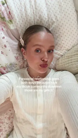 (parasocial relationships are actually so scary this is very unserious) but i do love my commmunity downnnnnn🪷👛💞🦢🍡⭐️🪽