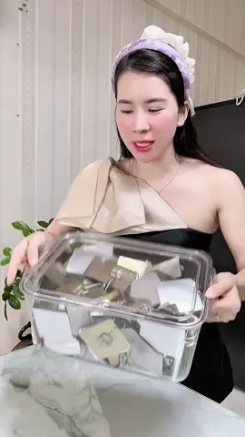 Chỉ có 20k nguyên thùng 20 cái móc dán tường 