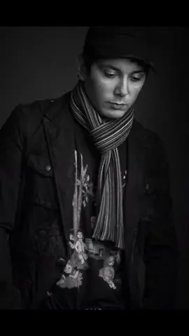 وقتی اینقدر محبوب و دوست داشتنی هستی که طرفدارت تلاش میکنه بغلت کنه! 😍