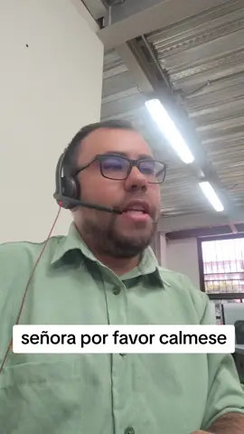 la menos alterada, lo que uno soporta todos los días #humor #serviciopublico #callcenter #oficina #trabajo 