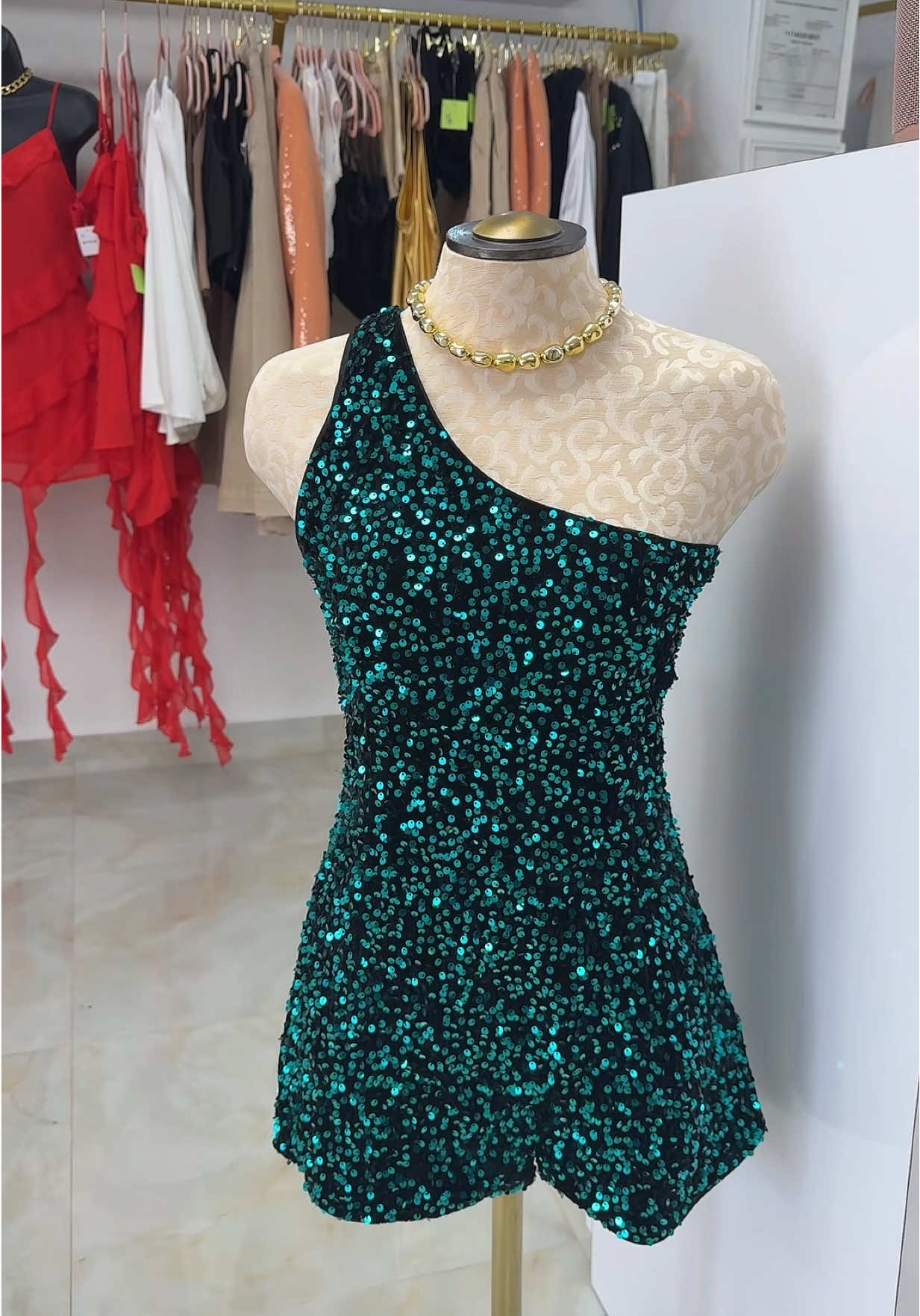 Llegó mi temporada favorita a la tienda 🙊🎄 #Outfitsnavideños#brillo#areametropolitana#boutique 