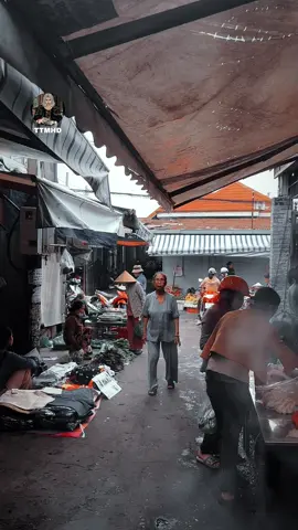 Đến miếng ăn còn phải chạy  lo từng ngày, tốt nhất đừng  nói thương ai. Cũng đừng nhắc chuyện tương lai làm gì, bởi chẳng ai muốn nghe mãi chỉ bằng lời nói từ thằng : Vô Dụng Bất Tài. #TTMHĐ 