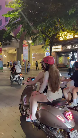 Dạo chung hôngggg 😜  #vespatft #fypシ #saigon #xuhuong #viral  @Như bé yêuu 🧸 