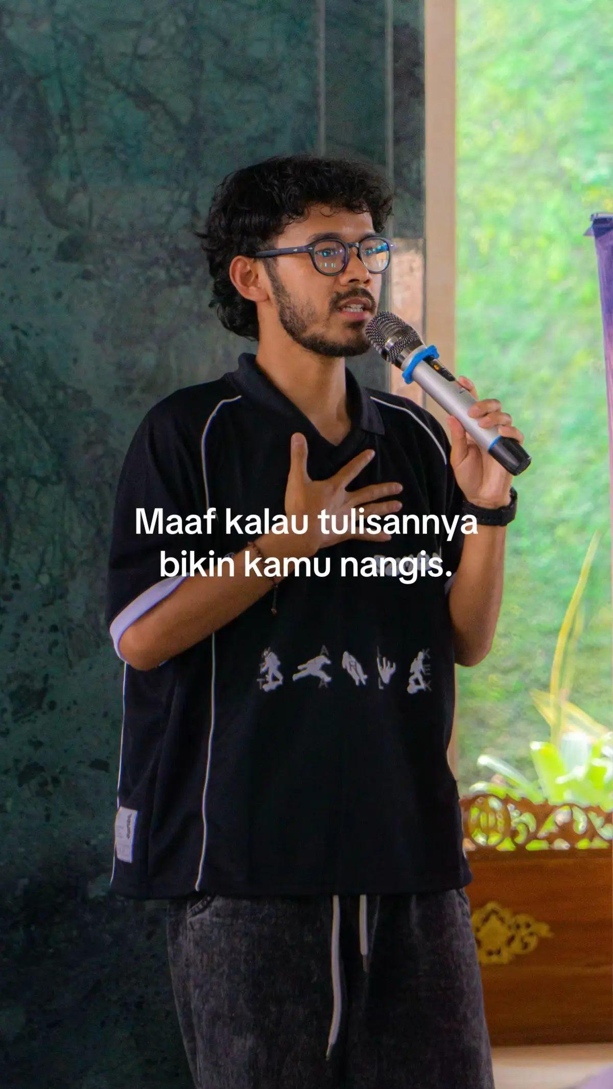 Buku utuh tapi tidak cemara sudah ada di showcase atau gramedia terdekat ya .. #utuhtapitidakcemara #maskokoganteng 