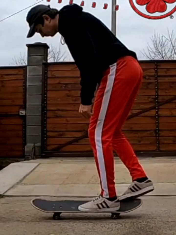 Pressure double heel body varial! #kickflip #skatelife #Skateboarding #metroskateboarding #berrics #slowmo #flatgroundtricks #virtuoso #sport