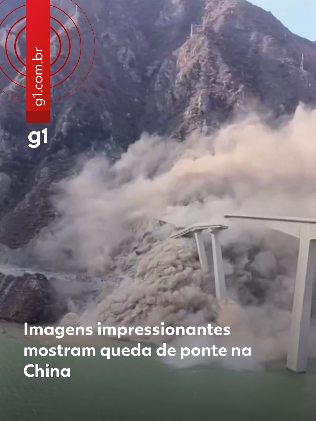 #China - Parte de uma ponte recém-inaugurada desabou na província de Sichuan, na China, nesta terça-feira, informaram as autoridades locais. Não houve relatos de vítimas. A estrutura de 758 metros de extensão faz parte de uma estrada que liga o centro do país ao Tibete. A polícia da cidade de Ma'erkang já havia interditado a ponte Hongqi na tarde de segunda-feira (10), após o surgimento de rachaduras nas encostas e estradas próximas, além de movimentações no terreno de uma montanha, segundo o governo local. A região, próxima à cordilheira do Himalaia, tem forte atividade sísmica. Na tarde de terça, as condições na encosta da montanha pioraram, provocando deslizamentos de terra que levaram ao desabamento da ponte de acesso e do leito da estrada, acrescentou o governo. A construção da ponte havia sido concluída no início deste ano, de acordo com um vídeo publicado pela construtora Sichuan Road & Bridge Group nas redes sociais. Leia mais no #g1 #g1mundo #ponte #Sichuan #tiktoknotícias