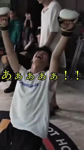 この日ずゆくんウースオウェイクランクアップの日👏 やっと終わったからか緊張も解れて達成感あるように崩れてる🥹 本当に長い期間このrevenged loveを一生懸命お芝居してくれてありがとう😢 あとおめでとうって ちゃんと言ってくれるてぃあんくんも優しいしすぐに1番に てぃあんくんに駆け寄るずゆくん👍🥰 本当に現場のスタッフや監督とも和やかに撮影できたみたいで良かった👏 revengedlove自体は終わったけどこれからもずゆくん応援する気持ちは変わりません‼️本当に素敵な夏の思い出をありがとう😊👏 #ziyu #tianxuning #梓渝 #田栩宁 #revengedlove 