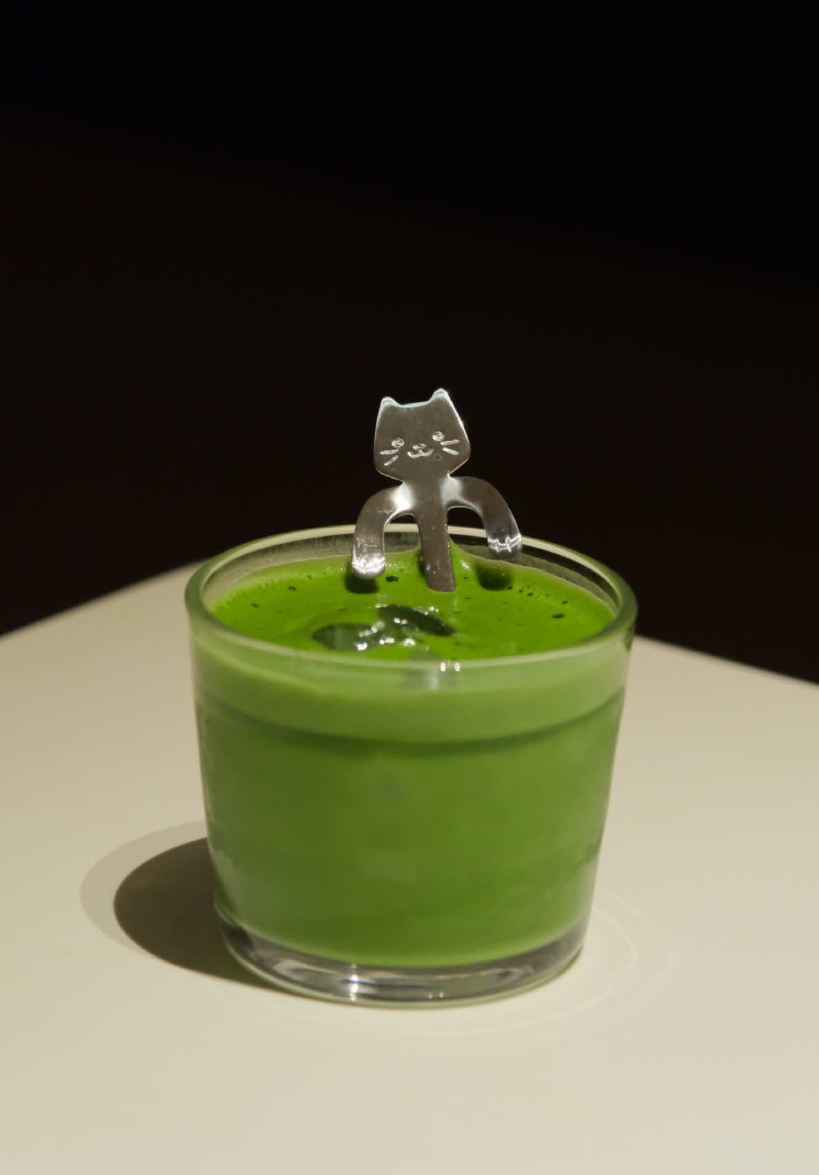 Những lúc không vui thì làm gì?  Mình nấu ăn hoặc pha #matchalatte . Mới mua hai em #kagoshima với #honai . Kago thì từng mua rồi, ngon nên mua lại. Honai thì mua uống thử vs sữa hạt cũng okla quá.  Đêm đăng vid ko biết có ai xem ko, hi vọng đêm nay uống matcha ko mất ngủ 🥺