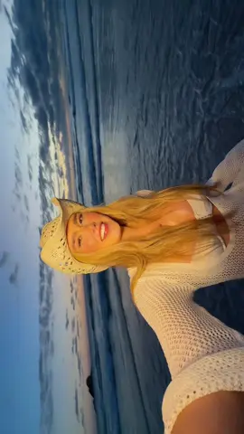 Quase cai na água kkkkk  Pesquise no Mercado Livre o ID chapéu: QF78YU-R231 @Mercado Livre Moda  #MercadoLivreModa #OMelhorDaBeleza