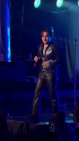 @Christian Nodal - Devuélveme a Mi Chica tributo a HOMBRES G 🤘🏻🎸 #christiannodal #rockenespañol #fyp #parati #tiktokmexico 