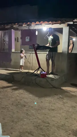 A cantora mirim entra em ação de novo 😅😍❤️ #foryoupage #foryou #cantoramirim #fy 