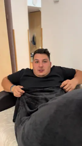 Prietenul la nevoie se cunoaște 😂@apollo.the.greek @Paula Dancă  @Alexandru Radu 