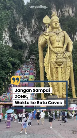 Info penting buat kamu yg mau liburan ke Kuala Lumpur, khususnya ke Batu Caves! Salah satu spot viral di Kuala Lumpur, yaitu Batu Caves yg terkenal dengan tangga warna-warni dan patung Dewa Murugan setinggi 42.7m mulai bulan November ini akan direstorasi/maintenance loh. 😱 Walau tetap terbuka untuk umum tapi kalo kamu ke sana nanti patung Dewa Murugannya gak keliatan, cuma keliatan scaffolding gitu. Katanya sih maintenance ini bakal sekitar 2 bulanan sampai Januari 2026.  So jangan kaget atau kecewa ya kalo pas ke Batu Caves patung Dewa Murugannya gak keliatan. #kualalumpur #malaysia #traveltips #batucaves #viral 