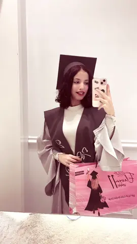 العبايه خخياالل و اسلوب العيوله اااحلى من الععباايه يخليك تشترينهااا غغصبب بسبب اسلووبها😔😔. العبايه من هنا@عبايات تخرج  | ايلڤين  