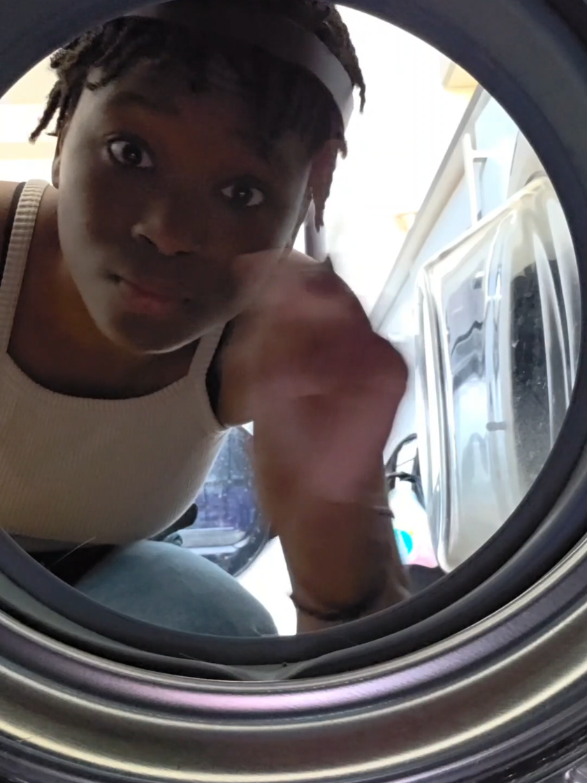 Femme d'Iduna lavage de tunique  #religiondiduna #iduna #FemmeDiduna 