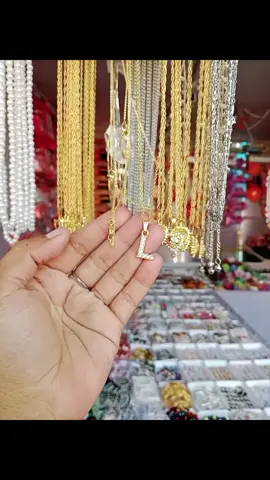 সে আমার সাথেও চলে নাহ-- কথাও বলে নাহ 😝😝হুদাই গান