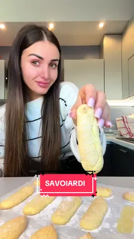SAVOIARDI 🫶🏻 INGREDIENTI: 4 uova  125 g zucchero  125 g farina 00 +zucchero semolato e zucchero a velo qb  PROCEDIMENTO NEL VIDEO 🥰 