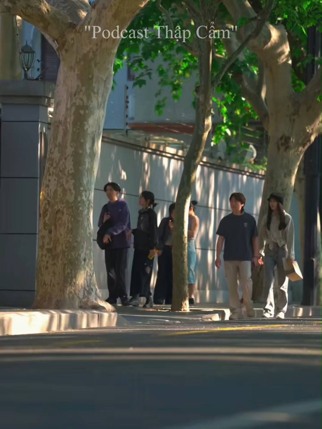 Thông điệp ngày 12 tháng 11 năm 2025. Chào buổi sáng Cuộc đời là như vậy, có lúc thuận buồm xuôi gió, cũng sẽ có lúc gặp khó khăn trăm bề. Chỉ khi dần dần trở nên tốt hơn, đó mới là món quà tốt nhất dành cho chính mình. Cuộc đời còn dài, mong bạn luôn trung thực với bản thân và sống đúng với chính mình hơn #podcastthapcam #tiengtrunganan #hoctiengtrung #videodouyin #tiktokviral #chaobuoisang #caphay #早安 #chaobuoisangbangtiengtrung