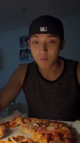 kebita bgt mingyu makan pizza wayah gini:( #mingyu #seventeen 