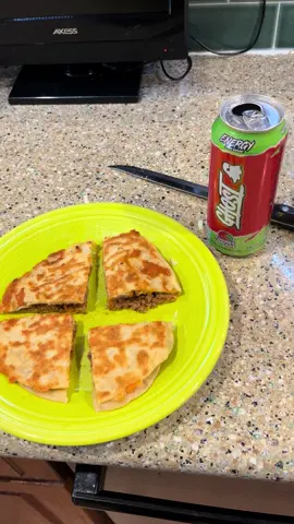 #quesadilla #ghostenergy #breakfast 