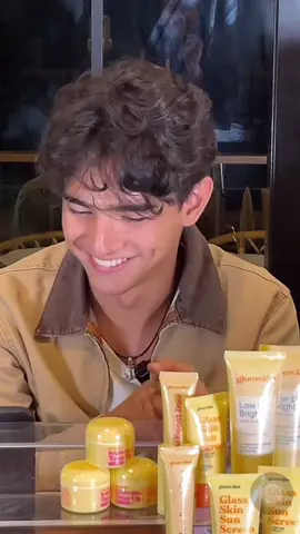 Stop gantenggg bisa ga?😭🤚🏻 @HV #HARRYXGLOOWANDBE #WEGLOWWITHHARRY #harryvaughan #HV #fyp 