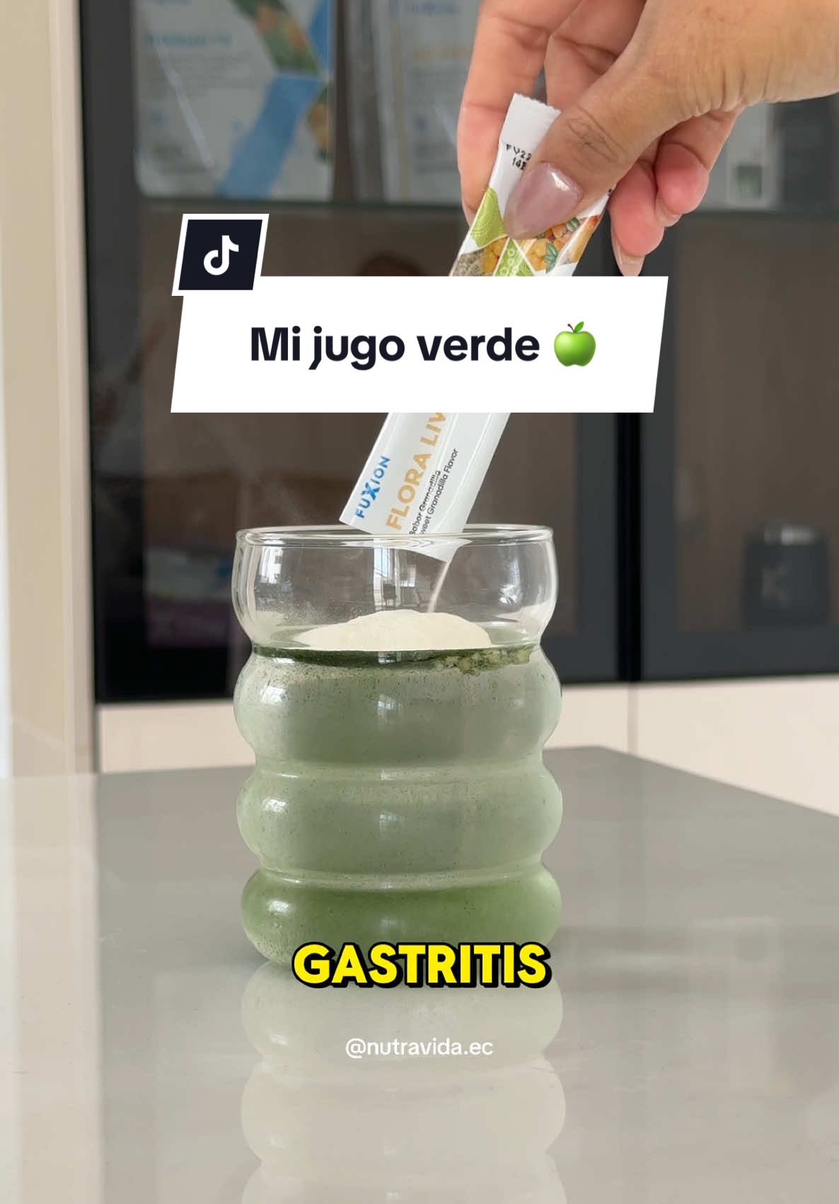 Mi jugo verde para limpiar y desintoxicar🥒🍋‍🟩🍏 Pídelo aquí👩‍💻🌎📦 #gastritis #helicobacterpylori #higadograso #detox #fuxionproductos 