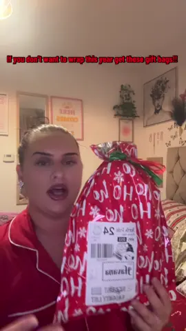 So easy and quick! Search on TikTok holiday Christmas gift bags! 🎁  #christmaswrappingtips #tiktokshop #reposting #atlantaandhavana #fyp ♥️
