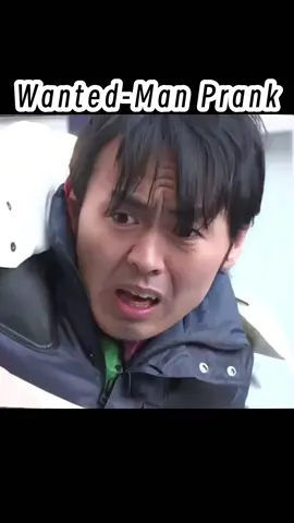 During a street interview, the reporter accidentally ends up talking to a wanted fugitive!#fyp #tiktok #funny #usa 