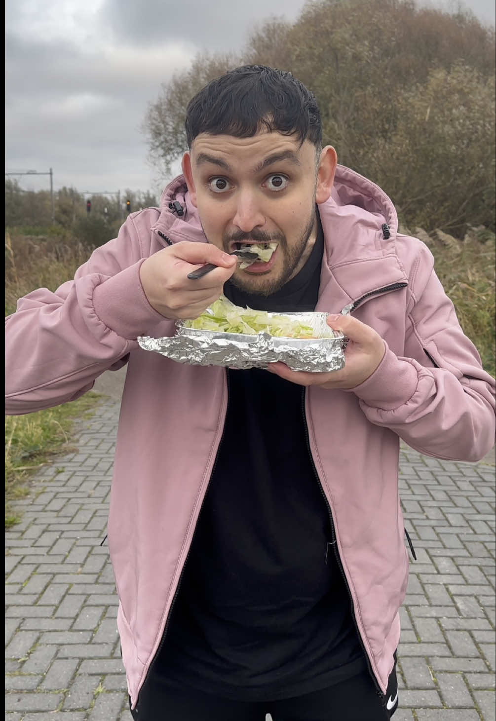 WIE EET OOK GRAS👇🏼😫 #gezondeten #vrienden #voorjou #fyp #izzle 