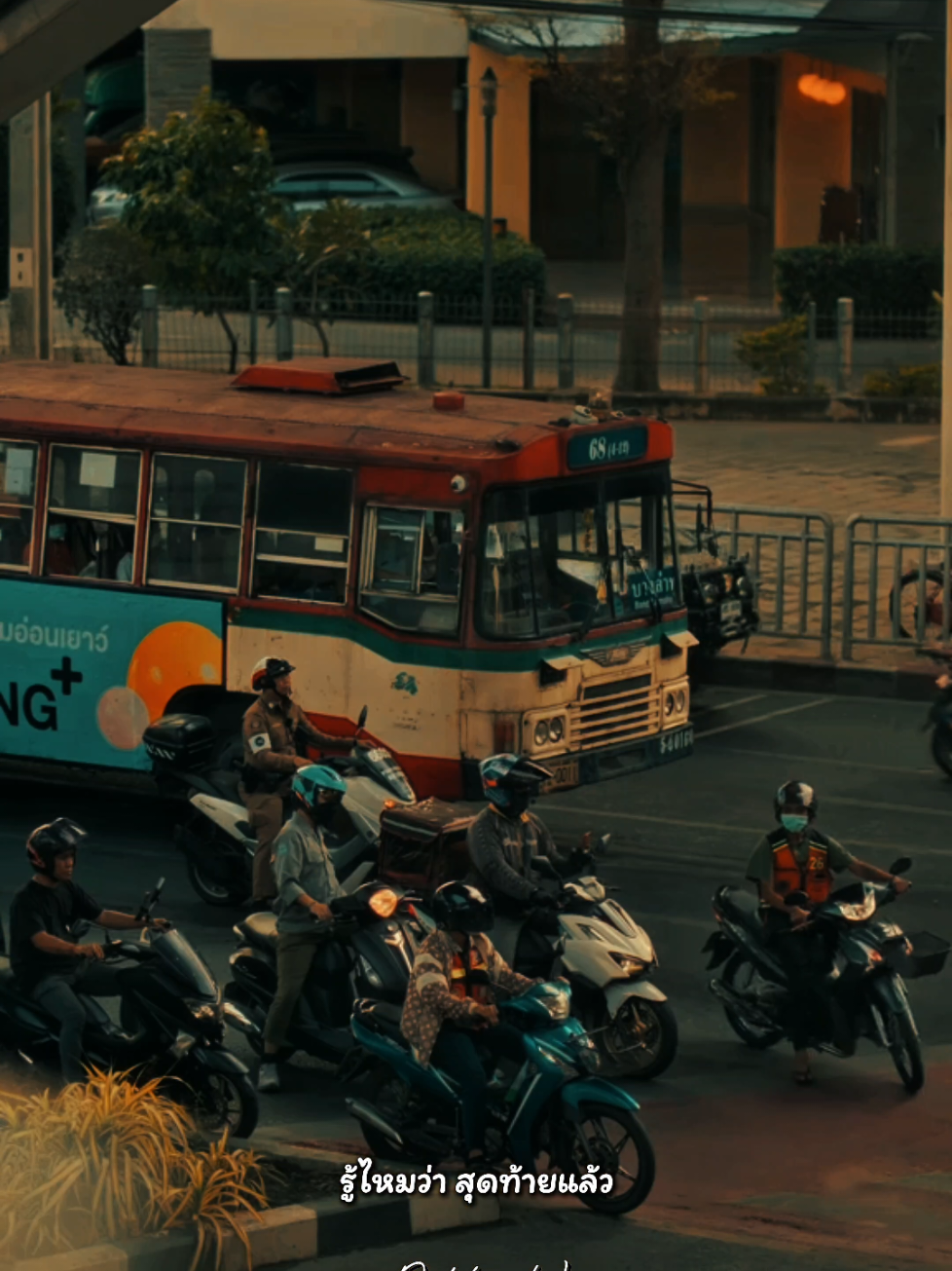 รู้มั้ยว่าสุดท้ายแล้ว... เค้าไม่สนใจหรอก ไม่ว่ามึงจะร้องไห้แทบขาดใจ จะฟูมฟาย จะทรมานแค่ไหน จะนั่งจมอยู่กับความทรงจำตรงมุมเดิมทุกคืน สุดท้าย... เค้าก็ไม่สนใจหรอก #ความรู้สึก #เธรดความรู้สึก #สตอรี่_ความรู้สึก😔🖤🥀 #เธรด #สตอรี่ความรู้สึก 