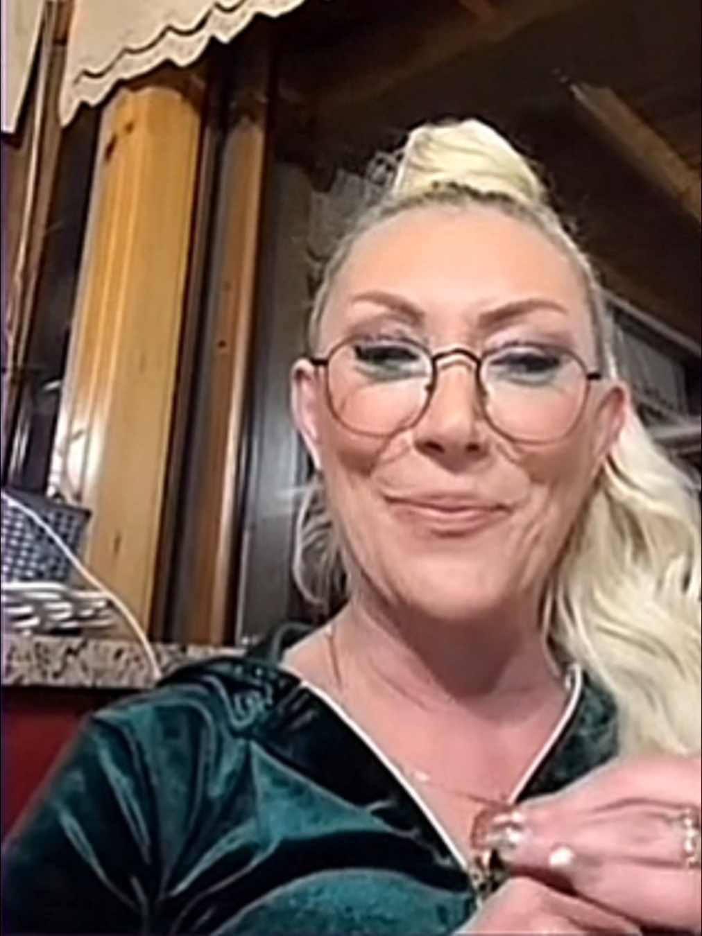 Kimseyi kırmayan, sevgi, neşe, iyilik ve güzellik saçan bir melekti… Bu kadar acıyı hak etmedi 😞 Sonsuz sevgimle onu özlemek ve ölümünü düşünmek, düştüğü anda ne kadar canının yandığını hayal etmek tarif edilemez bir acı 😢❤️‍🩹  #gullu #fy #kesfetteyiz #viral 