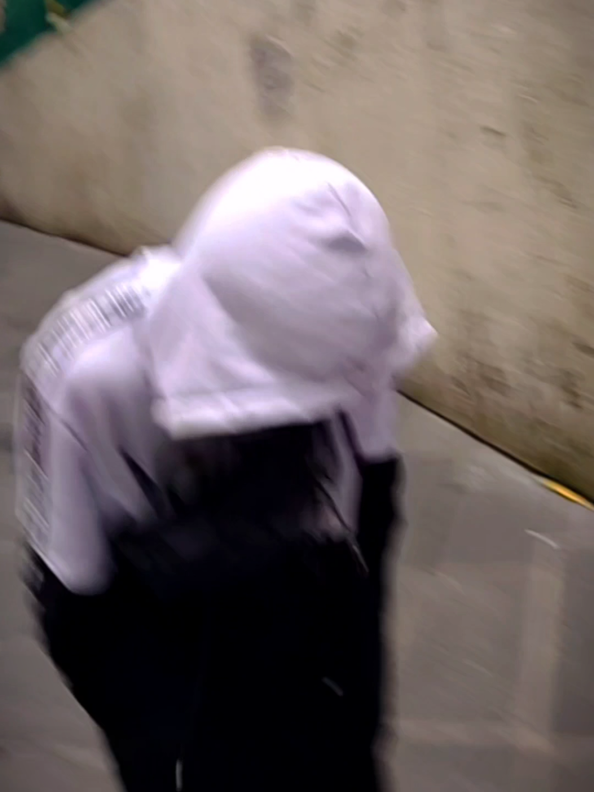 When your Papa decides to dress up as a pink haired woman 🫥 #huntrix #huntrixcosplay #dressup #luccacomics2025 #cosplayers 