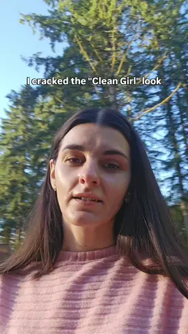 ​No cast, just GLOW! ✨ This is my 1-minute GRWM for the ultimate glass skin look. Seriously, no foundation needed! This sunscreen is lightweight, hydrating, and gives you that effortless glow. It's even packed with hydrolyzed collagen! ​@medicube global @medicube glow ​#medicube #nocastjustglow #medicubesunscreen #glassskin #sunscreen