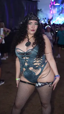 EDCO 🤍 wearing @Ethereallthreadz shot by @Girlsatraves #edco #insomniac #slitweave #ravegirl 