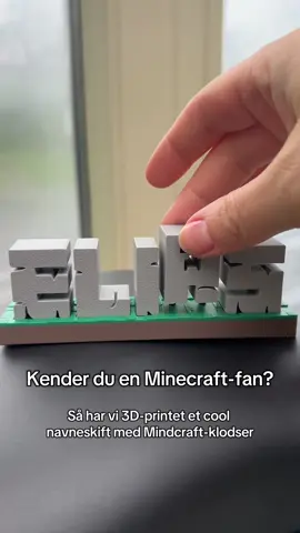 Mangler du en god kalender- eller adventsgave til en Minecraft-fan? Så kunne dette 3D-printede navneskilt med bogstavsklodser helt sikkert være et hit ⛏️ Pris afhænger af navnet, så send os en privatbesked, hvis du vil høre nærmere 💬 #3dprint #mindcraft #nametag #jul #gave 