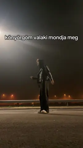 elnyomjuk ezt az akvában?🖤🖤