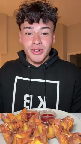 Crab Rangoooons Mukbang @Gabby Eniclerico #crabrangoons #crabrangoonsmukbang #mukbang #asmr #fyp 