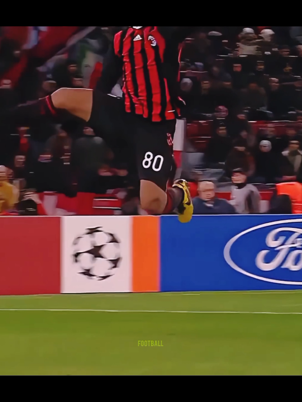 Ronaldinho's beautiful dribbling  #ronaldinho #footballedit #viral #fyp @Football⚽️ 