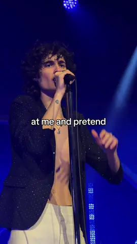 @sombr performing back to friends live in los angeles #sombr #backtofriends #OnTour #latenightsandromancetour #newmusic 