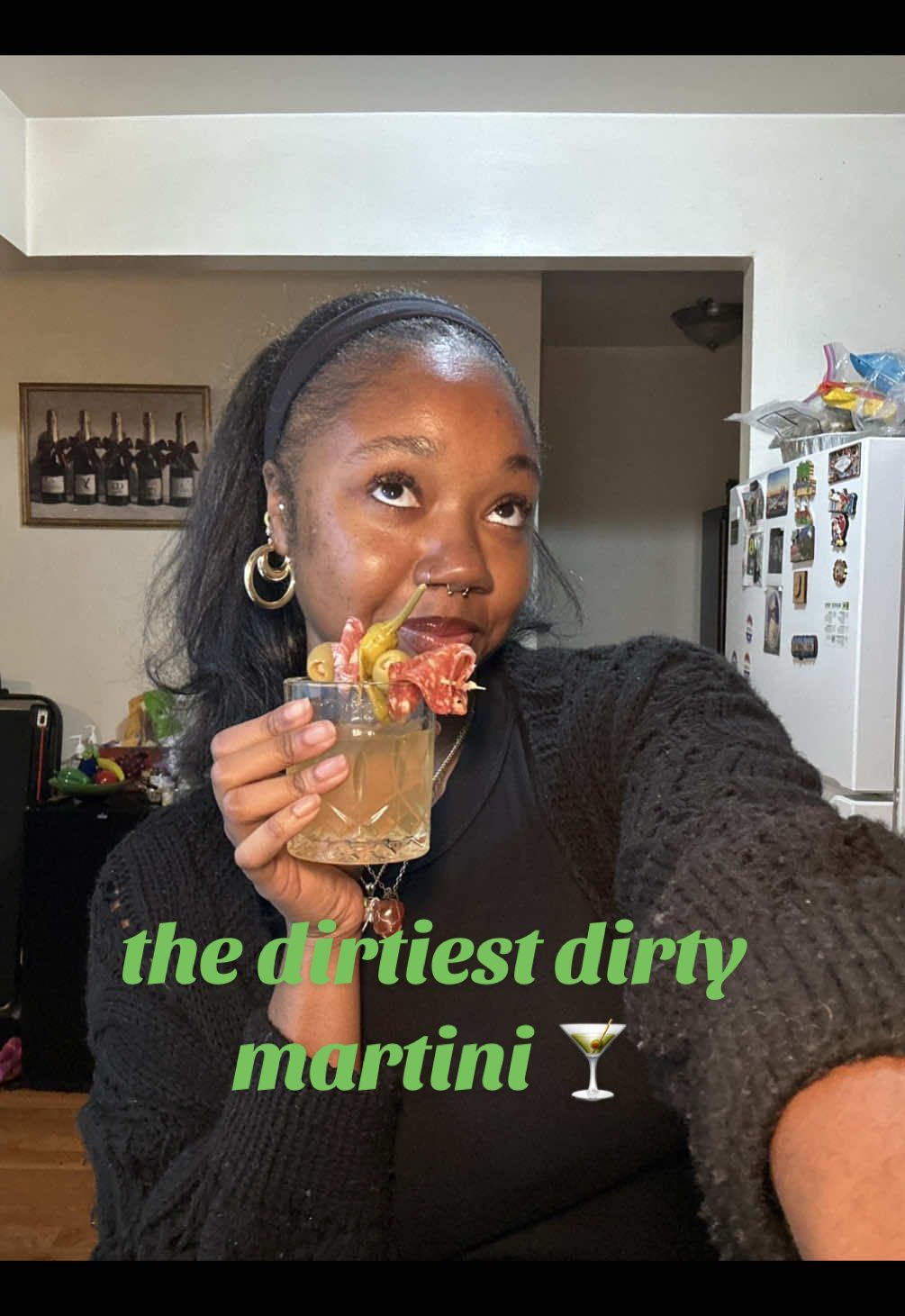It’s martini hourrrr 🍸 💚 Recipe - 2 oz Gin (or liquor of choice) 1 oz peperocini brine  1 oz olive brine Splash of vermouth  Garnish with olives salami and peperoncini  - been loving me a dirty martini lately so i bought all the ingredients to have them in the comfort of my home 🥰 #dirtymartini #martinihour #martinirecipe 