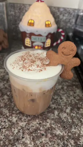Gingerbread man latte 🎄🍭 #latterecipesathome #icedcoffee #gingerbreadmancoffeemug #holidaydrinks #coffeetiktok 