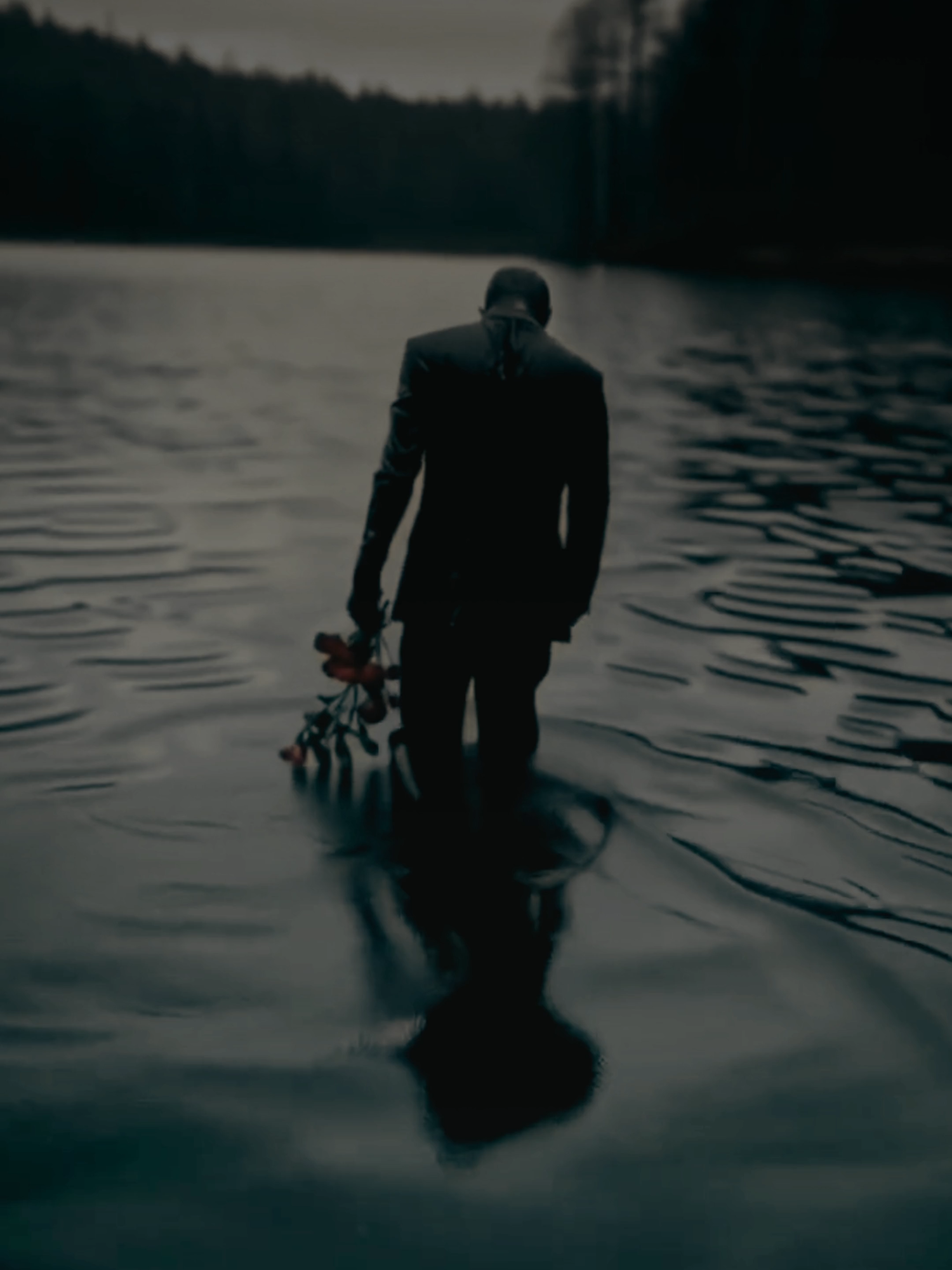 Haddini aşıyor konuşan diller, Alttan alsan bir dert, almasan bin dert. Elimi kesiyor sıktığım eller, Selam versen bir dert, vermesen bir dert. Yzarın kim olduğu belli değil o yüzden videoya yazmadın... #şiir #dert #selam #insan #duygusal