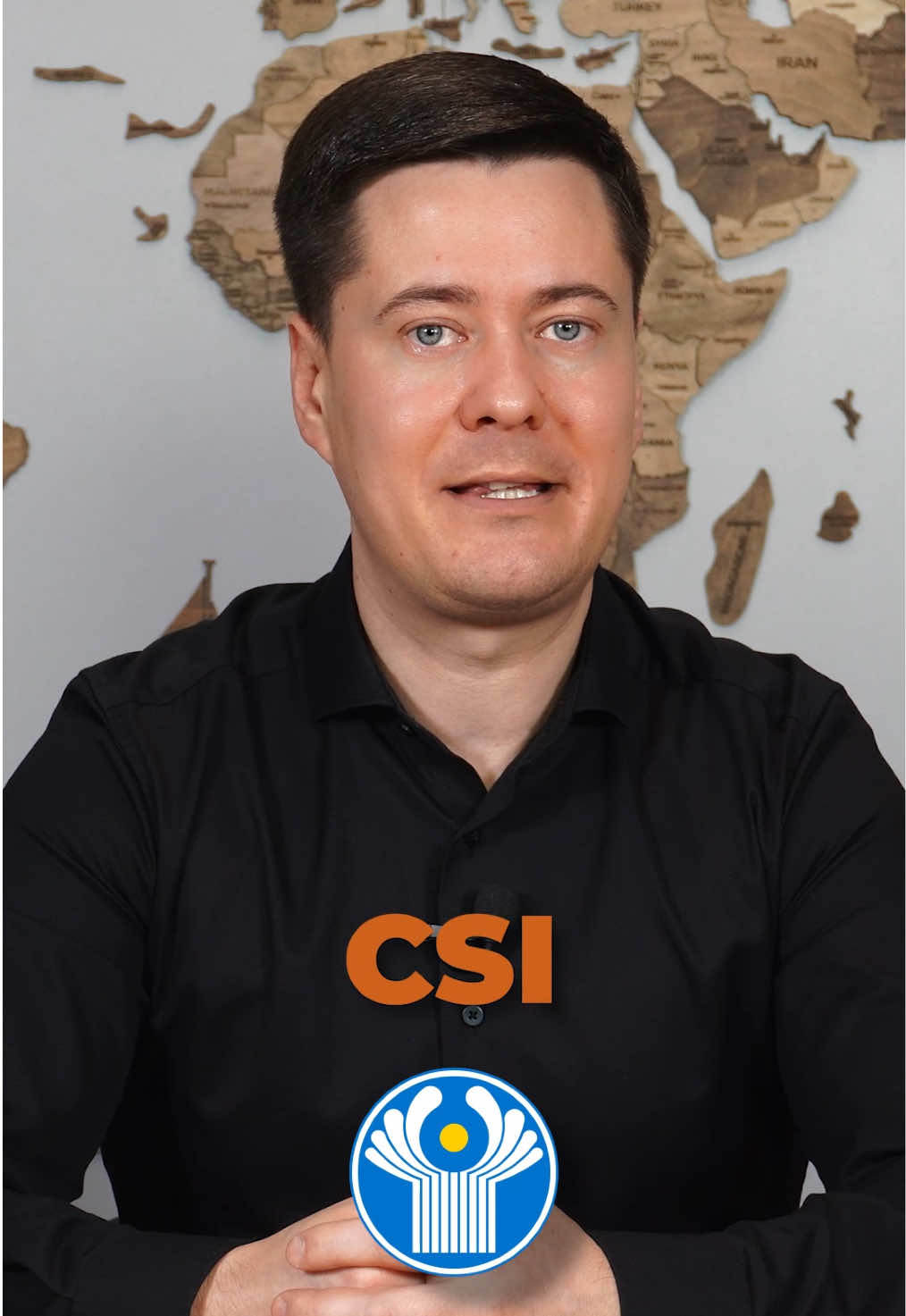 Comunitatea Statelor Independente, sau CSI, a ajuns din nou un subiect de discuții politice după ce Guvernul de la Chișinău a anunțat că va denunța alte șapte acorduri semnate în cadrul acestei organizații, inclusiv cel privind călătoriile fără vize, semnat la Bișkek în 1992. Totuși, regimul de călătorii cu Rusia rămâne neschimbat, pentru că există un acord bilateral separat. Vor fi afectate doar relațiile cu Tadjikistanul și Kârgâzstanul, două țări cu care Moldova nu are tratate similare. Deci, din punct de vedere practic, schimbarea este mică, dar cu o mai puternică conotație politică, Republica Moldova reiterând mesajul că rămâne consecventă în procesul de desprindere dintr-un spațiu care nu mai oferă niciun avantaj strategic. #radarpolitic #republicamoldova🇲🇩 #csi #moldova #russia 